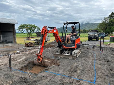 mini excavators cairns